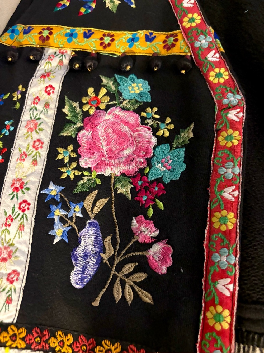 *Rare Find* Vintage 90’s Boho Floral Embroidered Fringe Vest by The Limited - Picture 3 of 6